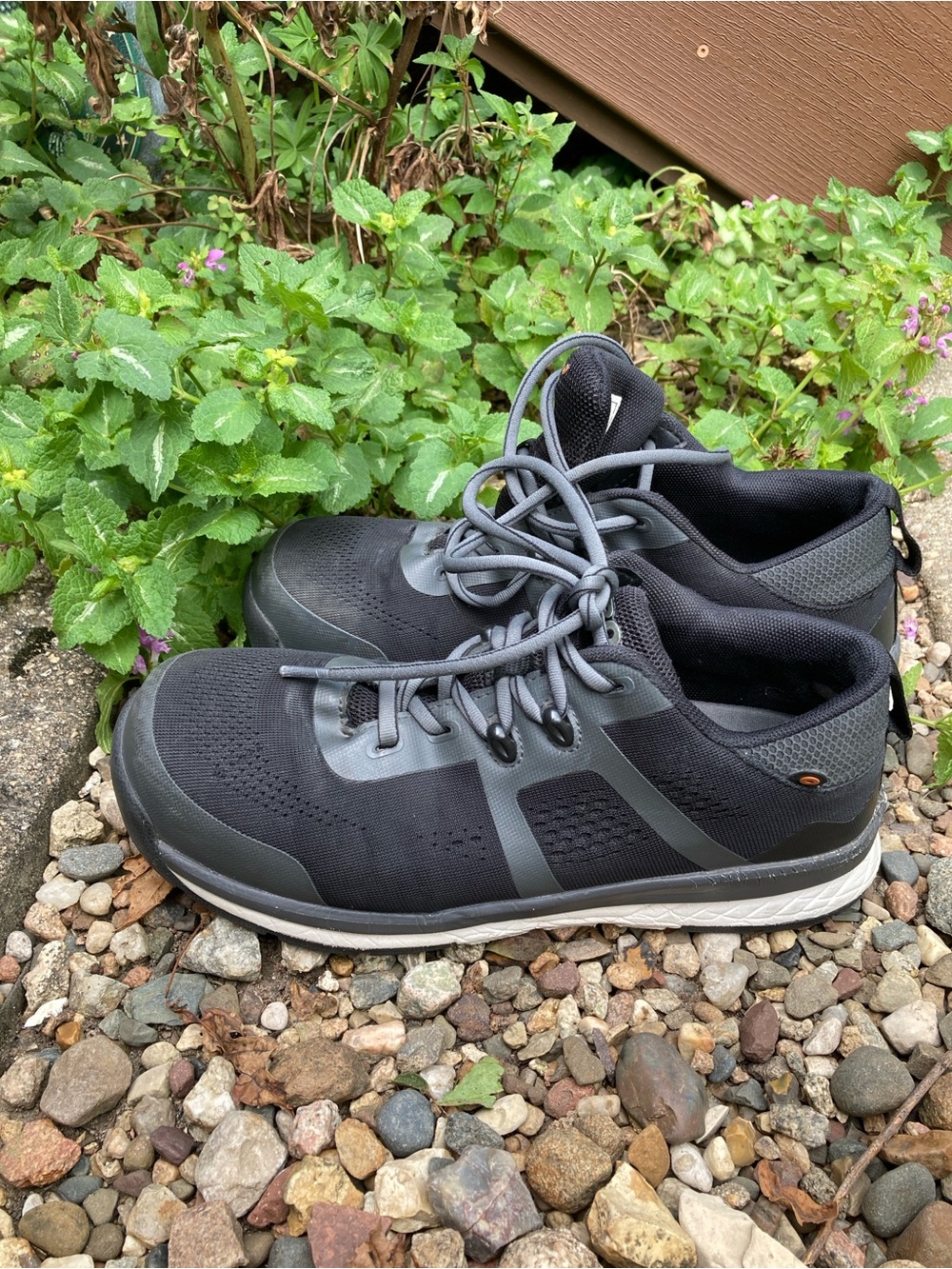 Bogs size 8.5 Sandstone Knit gray black safety shoes